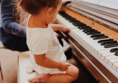 child learns piano